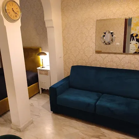 B&B Mini Hotel Incity-Close Train Station And Port--2